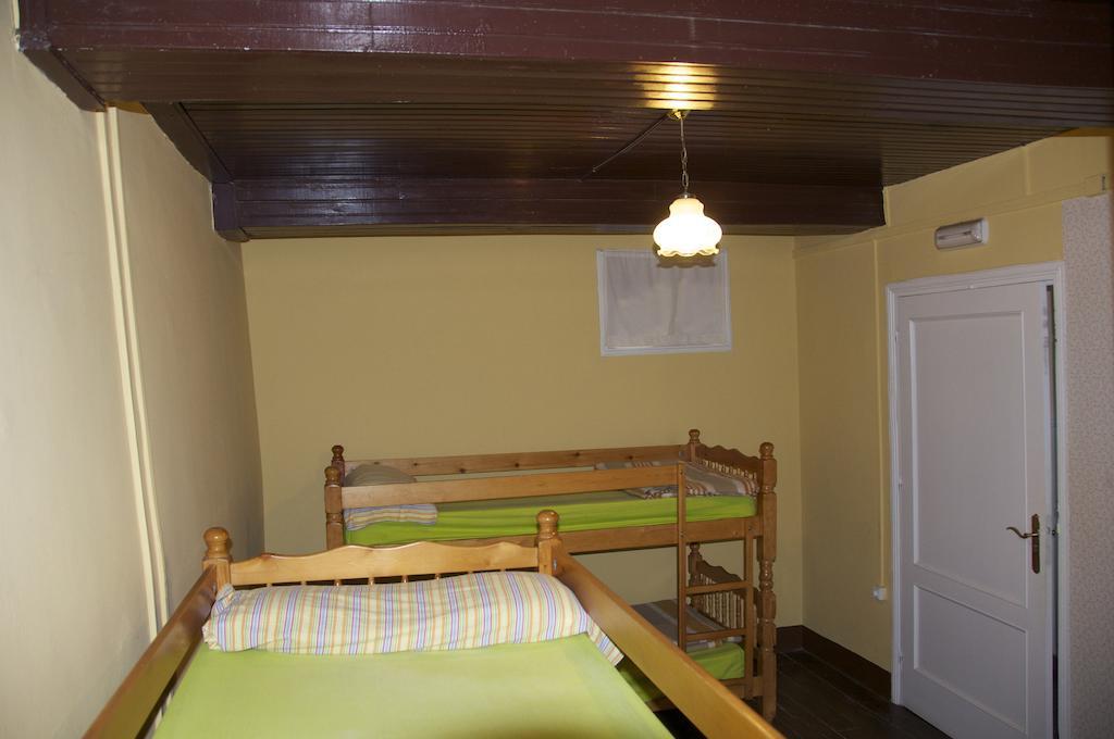 Albergue Los Blasones 사리아루고 객실 사진
